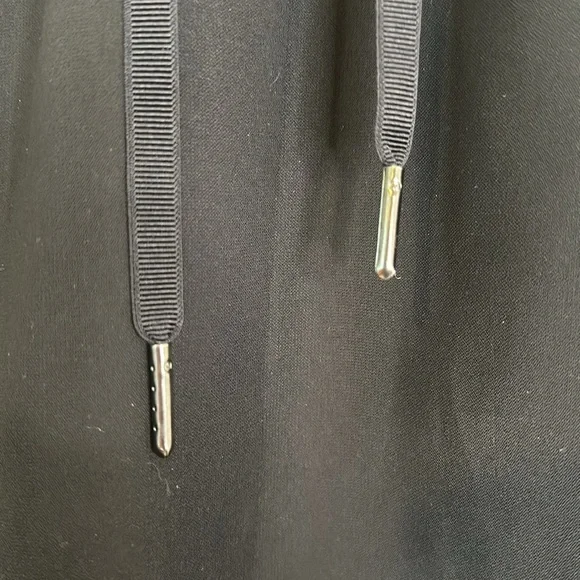 Lululemon On the Fly Black Skirt (Size 6) - Picture 3 of 9